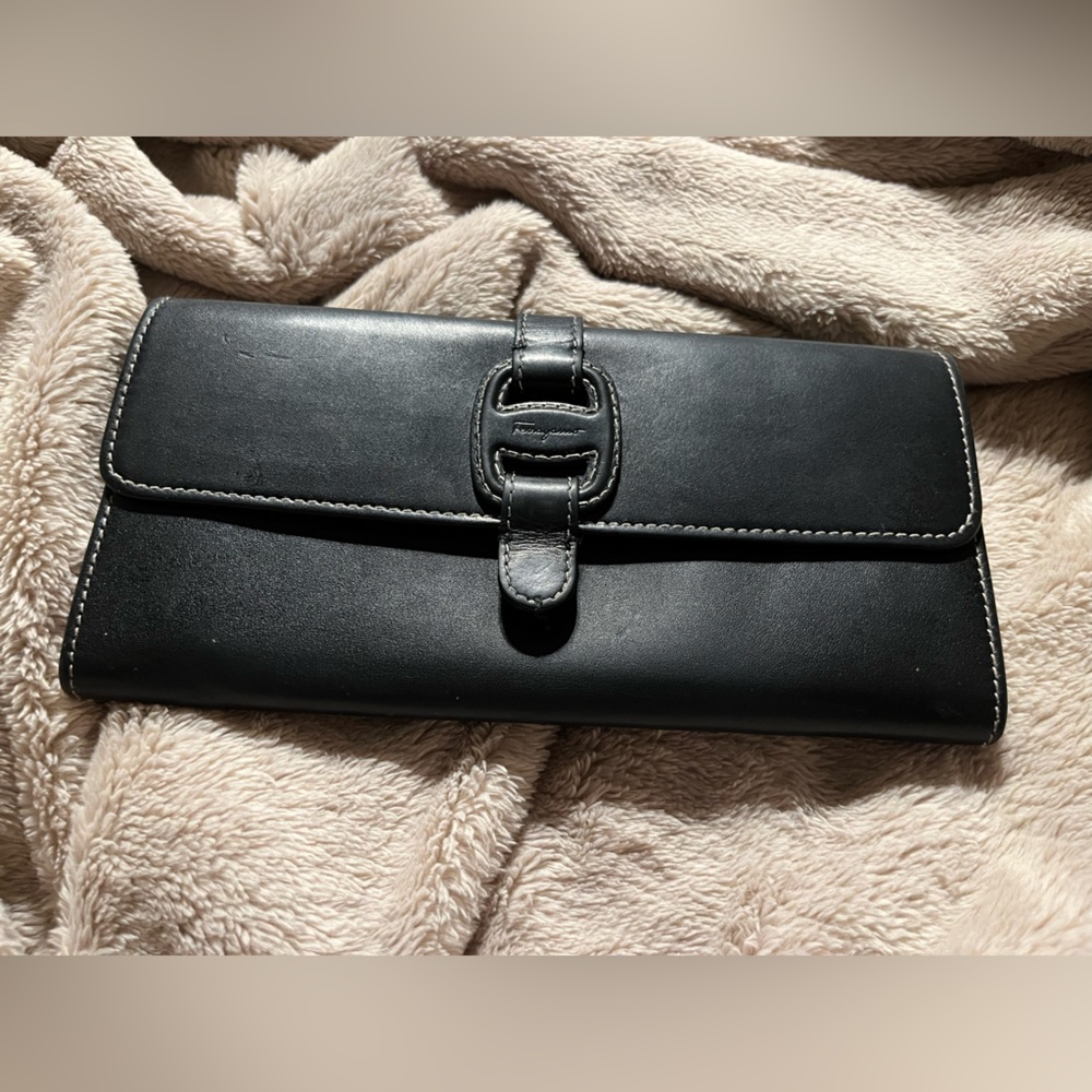 feragamo long wallet